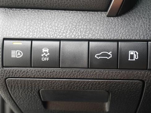 Used 2018 Toyota Camry SE w/ Convenience Package FWD image 19
