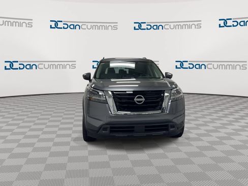 Used 2022 Nissan Pathfinder SV FWD image 3