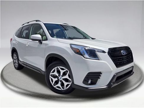 Used 2024 Subaru Forester Premium AWD/4WD image 3