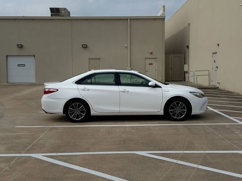 Used 2015 Toyota Camry SE w/ Moonroof Package FWD image 8