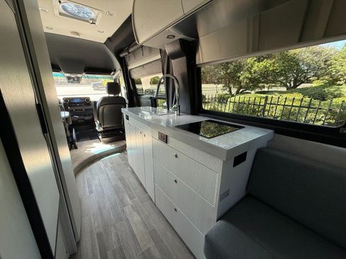 Used 2022 Mercedes-Benz Sprinter 3500 image 8