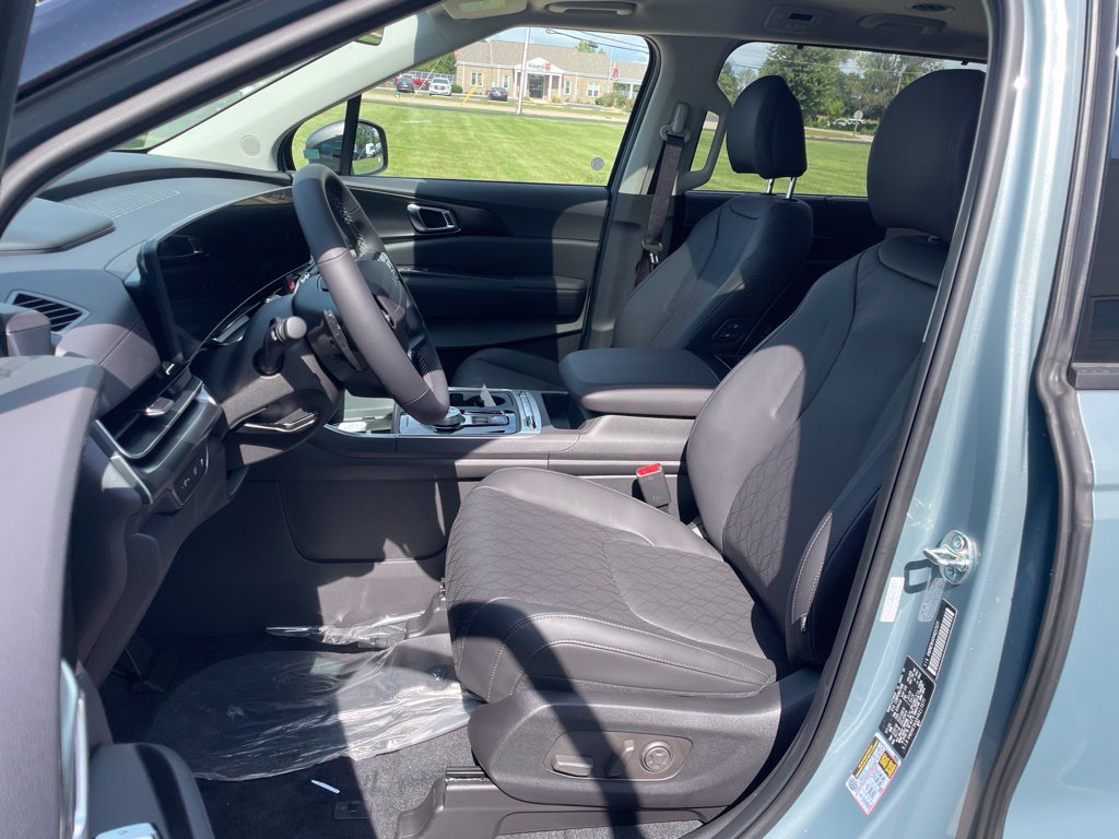 New 2027 Kia Carnival SX FWD image 8