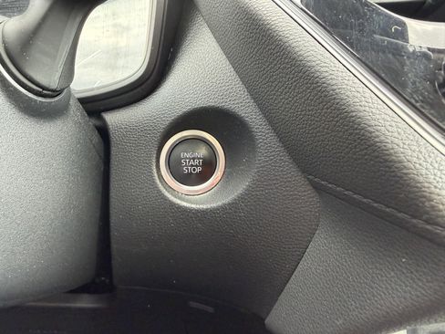 Used 2023 Toyota Corolla Cross LE w/ Moonroof Package image 17