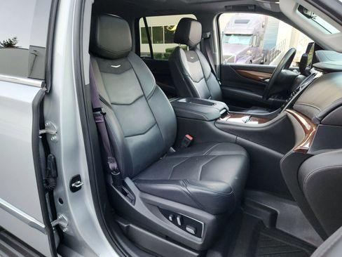 Used 2017 Cadillac Escalade Luxury image 22