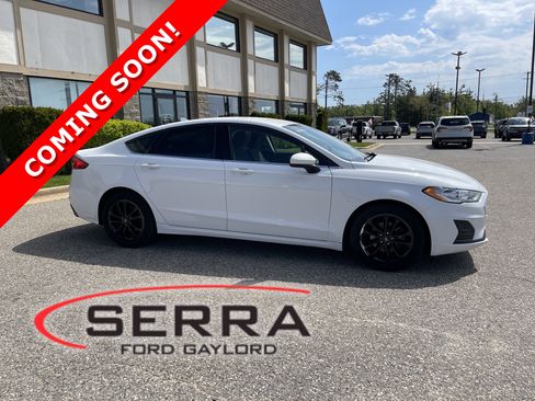 Used 2019 Ford Fusion SE FWD image 1