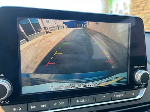 Used 2025 Nissan Altima 2.5 SV image 17