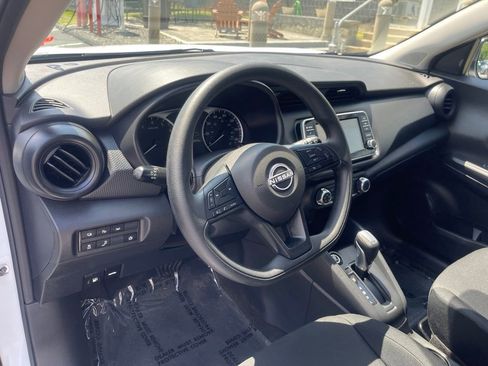 Used 2025 Nissan Kicks Play S FWD image 10