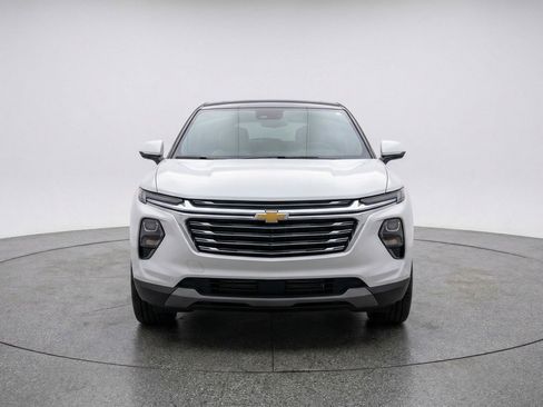 Used 2025 Chevrolet Equinox LT image 2