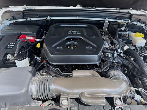 Used 2019 Jeep Wrangler Unlimited Sahara AWD/4WD image 36