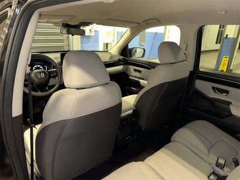 Used 2023 Honda Pilot LX image 28