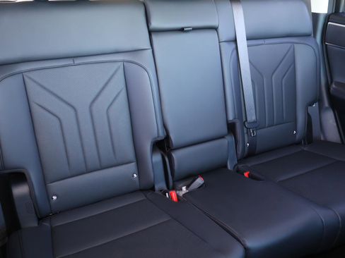 Certified 2025 Hyundai Santa Fe SEL image 18