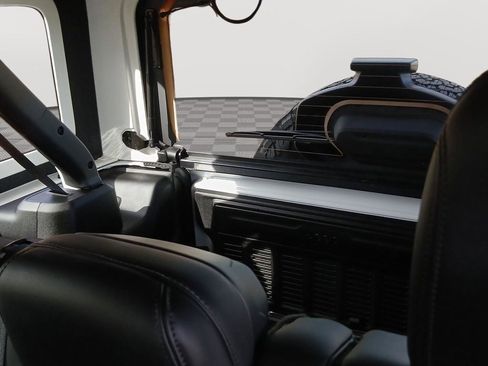 Used 2024 Jeep Wrangler Unlimited Rubicon w/ Capability Package image 19