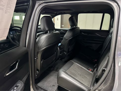 Used 2023 Jeep Grand Cherokee Altitude image 13