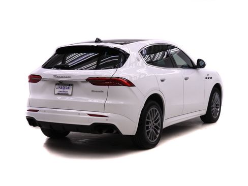 Used 2023 Maserati Grecale GT image 4