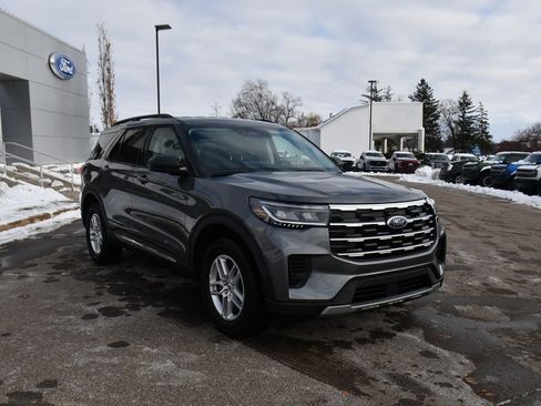 Used 2025 Ford Explorer Active image 9