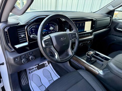Used 2024 Chevrolet Silverado 1500 RST AWD/4WD image 28