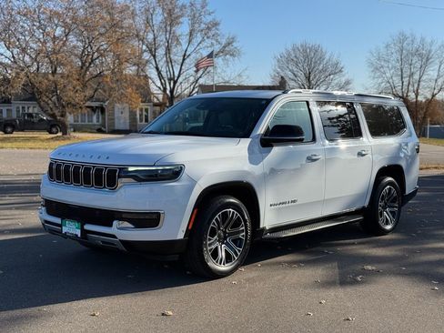 Used 2024 Jeep Wagoneer L Series II w/ Flexible Seating Group image 5