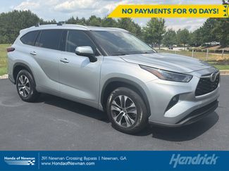 Used 2022 Toyota Highlander XLE FWD video 1