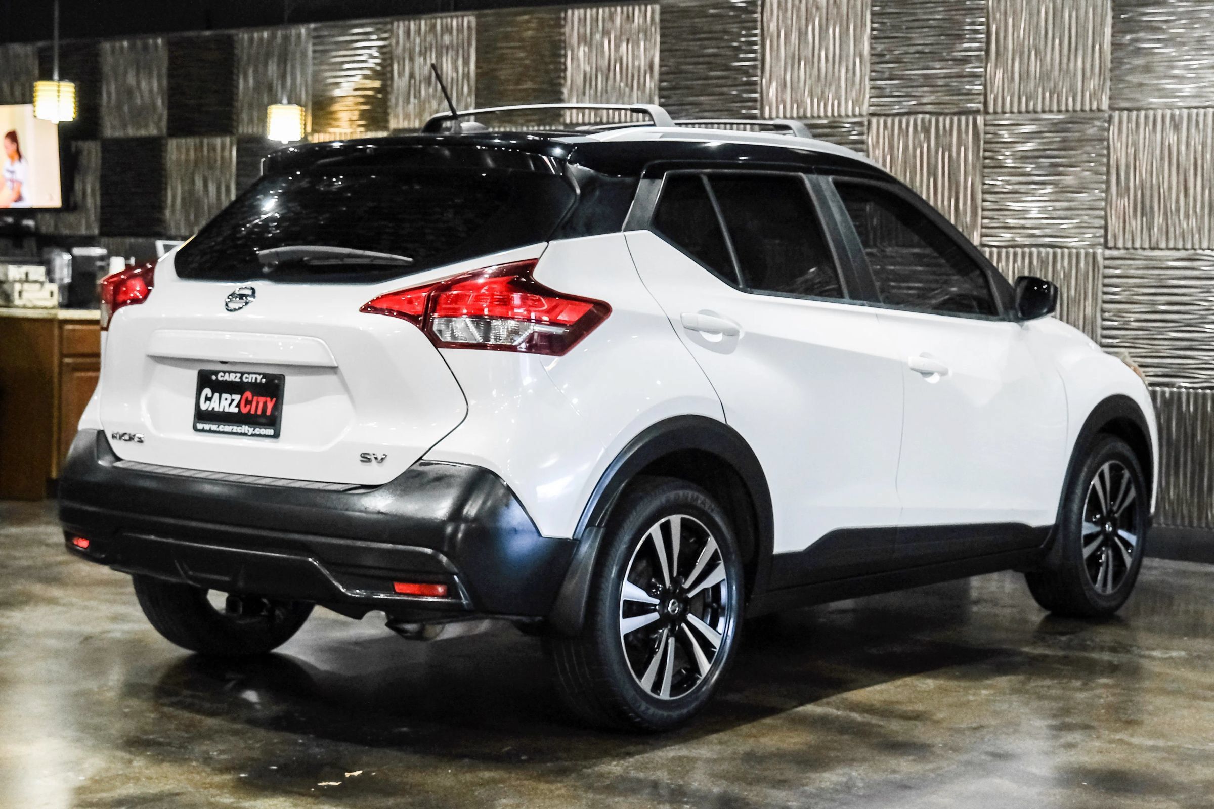 Used 2018 Nissan Kicks SV FWD image 9
