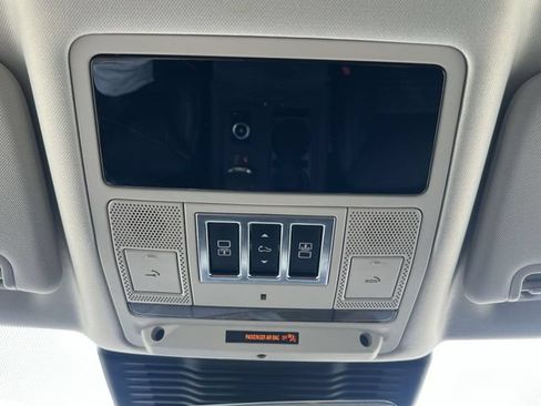Used 2024 Land Rover Discovery S AWD/4WD image 31