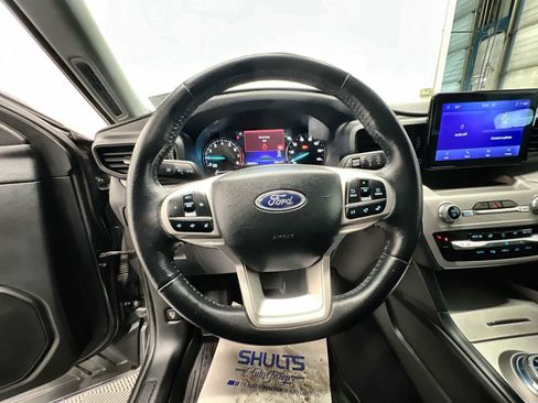Used 2023 Ford Explorer XLT image 11