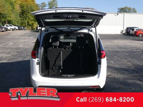 New 2026 Chrysler Pacifica Select FWD image 16