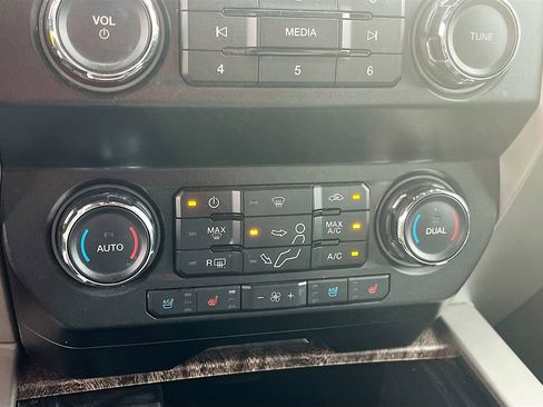 Used 2019 Ford F250 Lariat w/ Lariat Value Package AWD/4WD image 16
