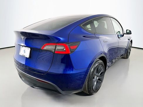Used 2025 Tesla Model Y Long Range RWD image 5