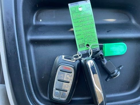 Used 2018 Chrysler Pacifica Touring-L image 21