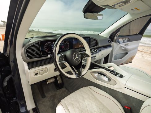 Used 2024 Mercedes-Benz Maybach GLS 600 4MATIC image 27