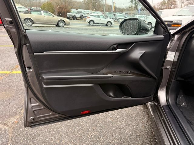 Used 2023 Toyota Camry SE FWD image 19