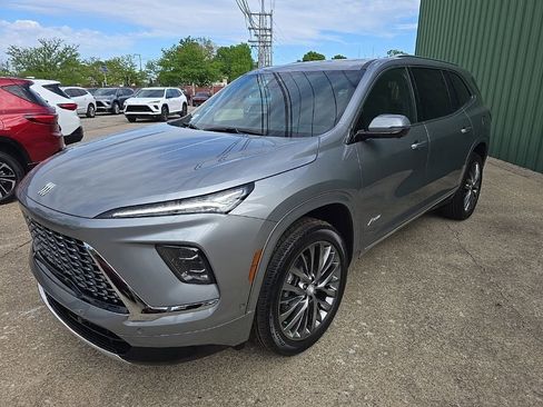 New 2026 Buick Enclave Avenir FWD image 3