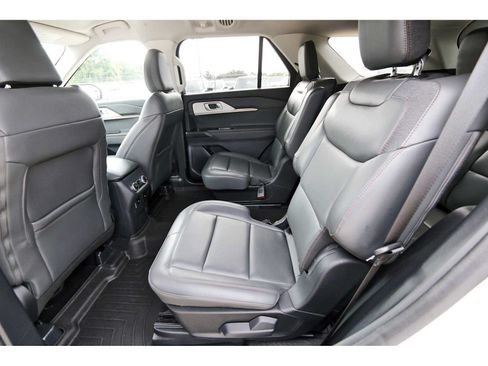 Used 2025 Ford Explorer Active w/ Active Comfort Package RWD image 13