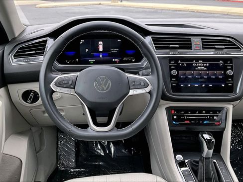 Used 2022 Volkswagen Tiguan SE image 10