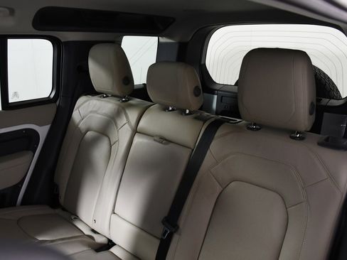 Used 2023 Land Rover Defender 110 SE image 28