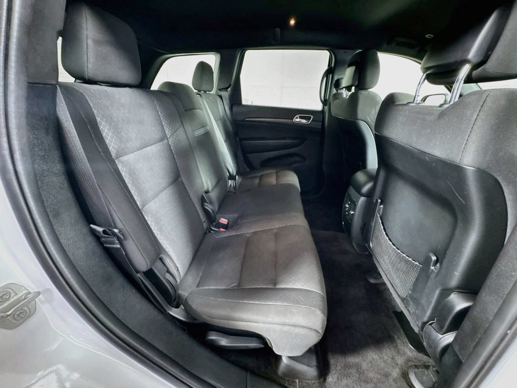 Used 2018 Jeep Grand Cherokee Laredo AWD/4WD image 32