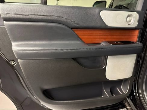 Used 2022 Lincoln Navigator L Reserve AWD/4WD image 38