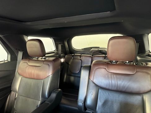 Used 2022 Ford Explorer Platinum w/ Equipment Group 601A image 5