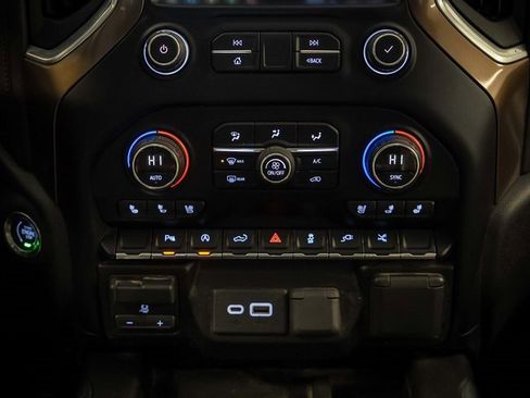 Used 2019 Chevrolet Silverado 1500 High Country image 25