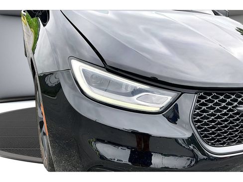 Used 2025 Chrysler Pacifica Limited FWD image 50