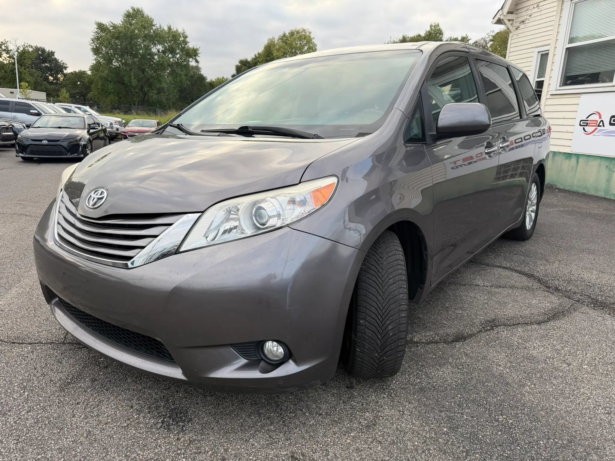 Used 2017 Toyota Sienna XLE Premium FWD image 9