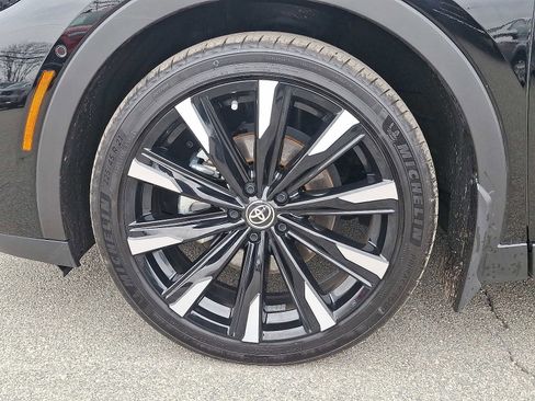 Certified 2025 Toyota Crown Platinum image 11