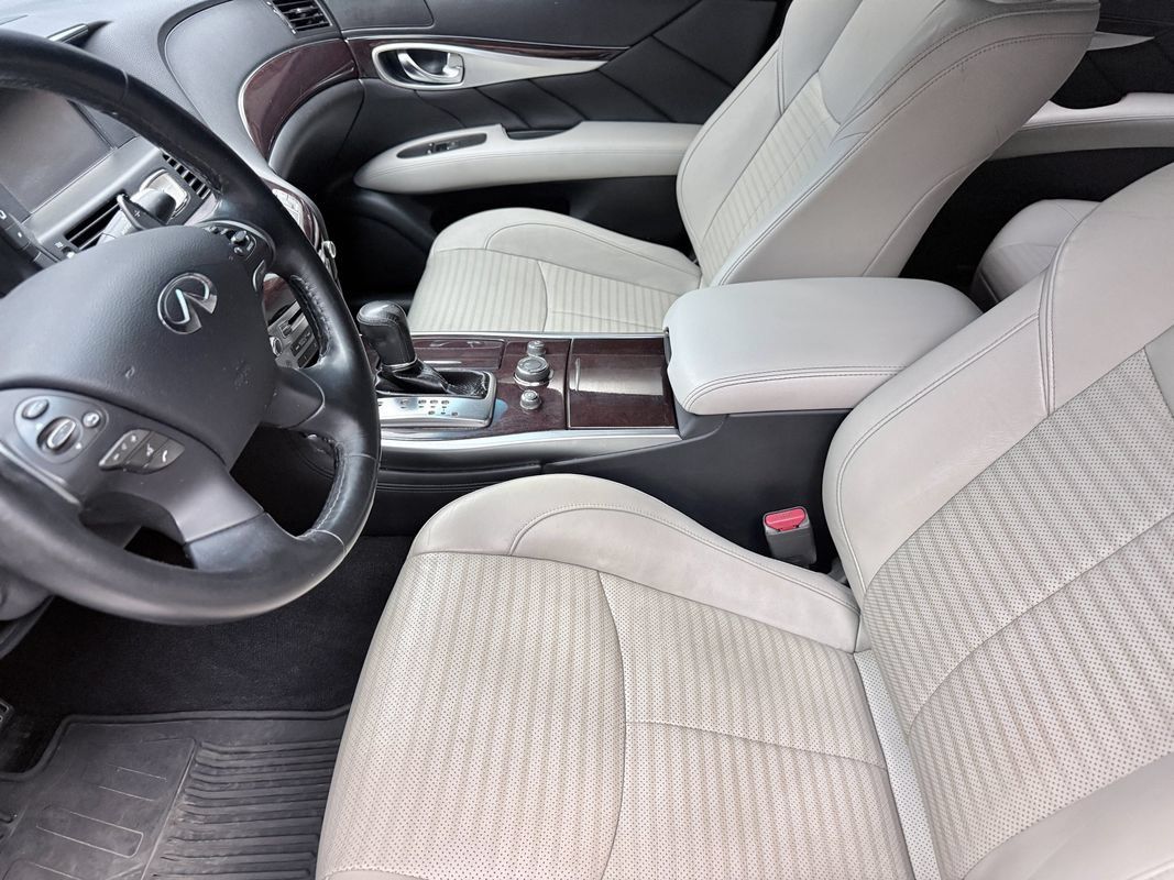 Used 2016 INFINITI Q70 5.6 w/ Sport Package AWD/4WD image 10