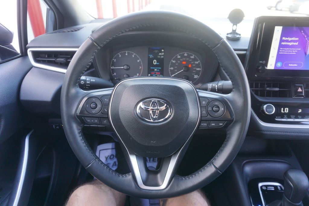 Certified 2024 Toyota Corolla SE FWD image 3