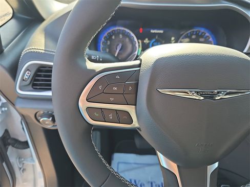 New 2026 Chrysler Pacifica Select image 23