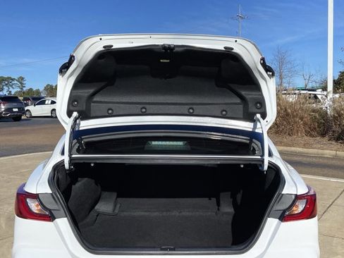 Used 2025 Toyota Camry SE image 25