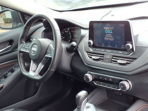 Used 2022 Nissan Altima 2.5 SR FWD image 12
