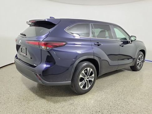 Used 2025 Toyota Highlander XLE FWD image 5