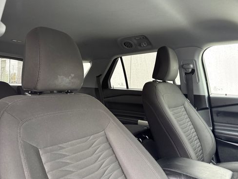 Used 2021 Ford Explorer XLT image 18