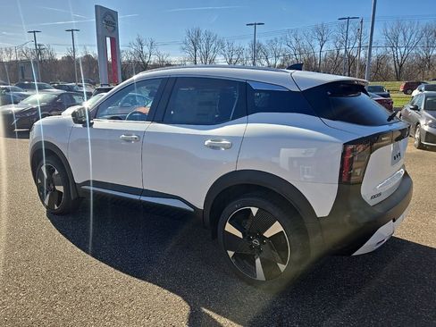 New 2026 Nissan Kicks SR w/ SR Premium Package AWD/4WD image 5